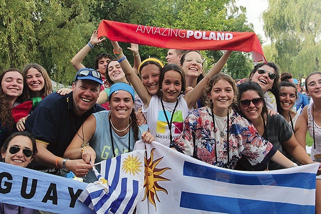 Młodzież z Urugwaju na Festiwalu Młodych w Mysłowicach.