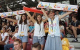 Entuzjazm dziewczyn ze Straconki był zaraźliwy! Na zdjęciu - po katechezie na stadionie "Cracovii"