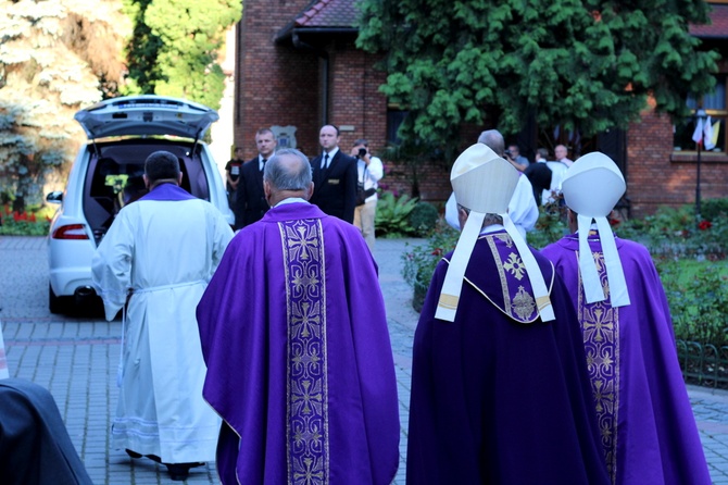 Początek pożegnania kard. Macharskiego