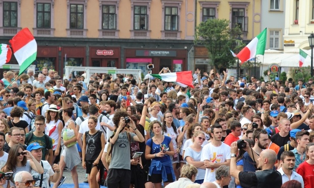 Pod włoskimi flagami modlili się goście i ich gospodarze