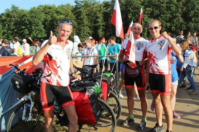  Żywieccy rowerzyści na Campus Misericordiae przyjechali prosto ze Lwowa