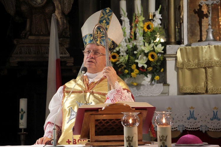 Msza św. za ojczyznę i Apel Poległych w Miedniewicach