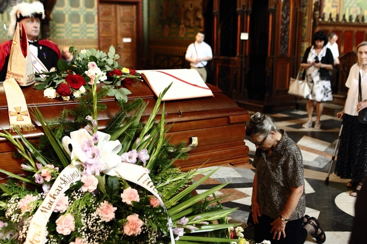 Kondukt żałobny kard. Macharskiego