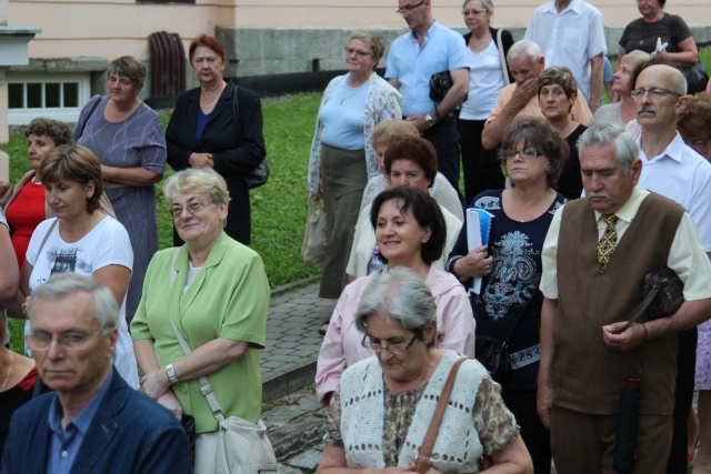 Pielgrzymi ŚDM z Afryki z bp. Kusym w Cieszynie