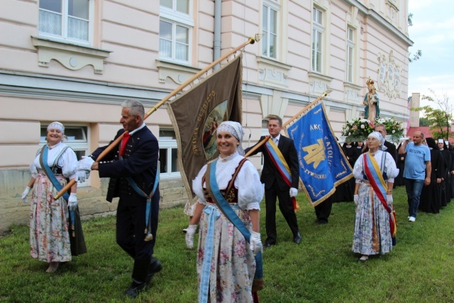 Pielgrzymi ŚDM z Afryki z bp. Kusym w Cieszynie