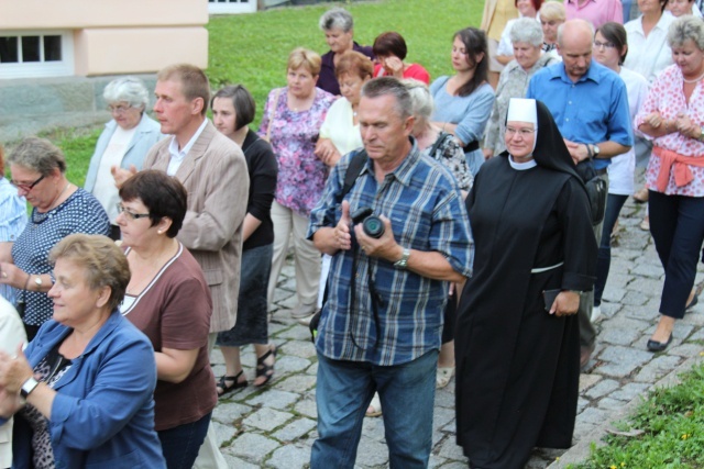 Pielgrzymi ŚDM z Afryki z bp. Kusym w Cieszynie