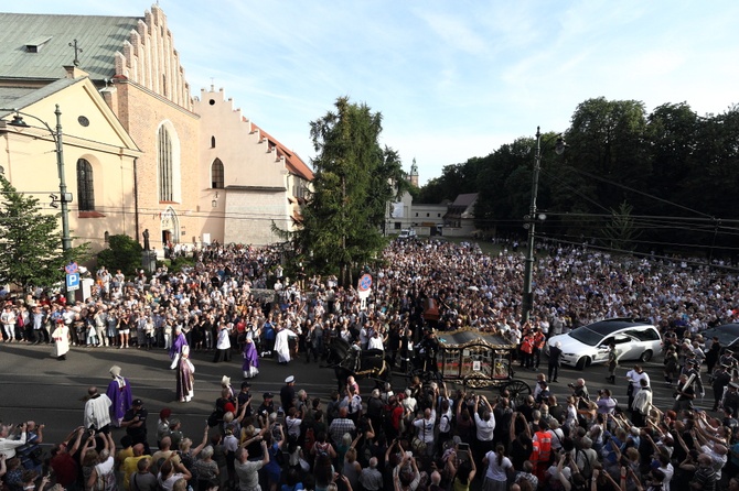 Kondukt żałobny kard. Macharskiego