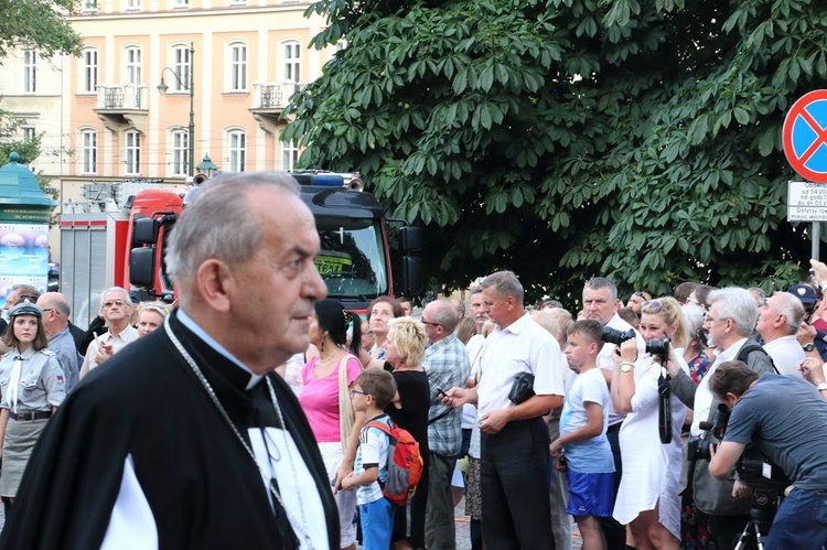 Kondukt żałobny kard. Macharskiego - 2 cz.