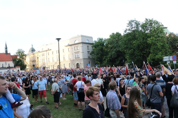 Kondukt żałobny kard. Macharskiego - 2 cz.