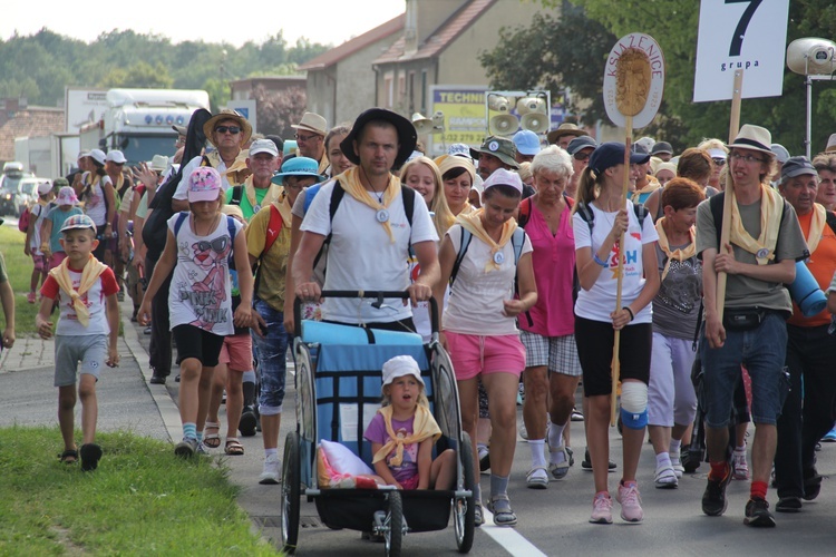 71. Pielgrzymka Rybnicka - dzień drugi (Górniki - Tarnowskie Góry)