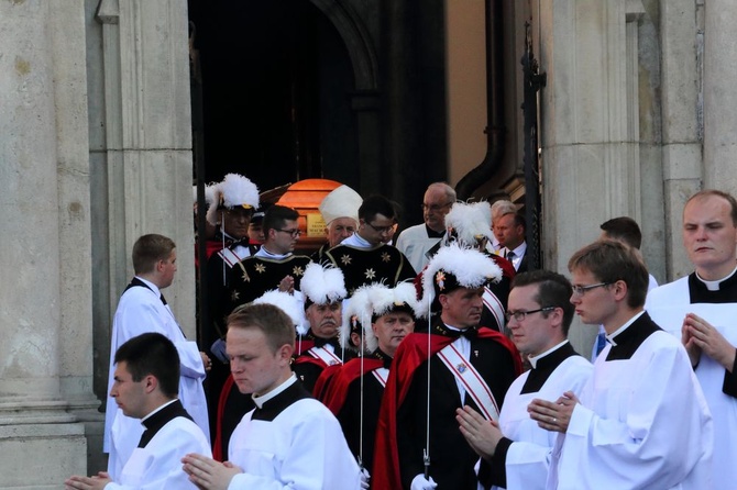 Wawelski pogrzeb kard. Franciszka Macharskiego - cz. 1