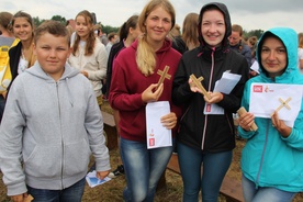 Wszyscy mieszkańcy Łowickiego Miasteczka otrzymali krzyżyki