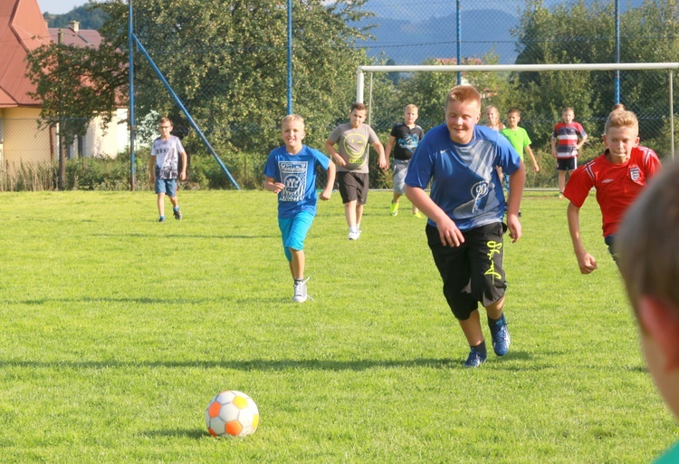 Dzieci ze Stróż na oazie w Zbludzy