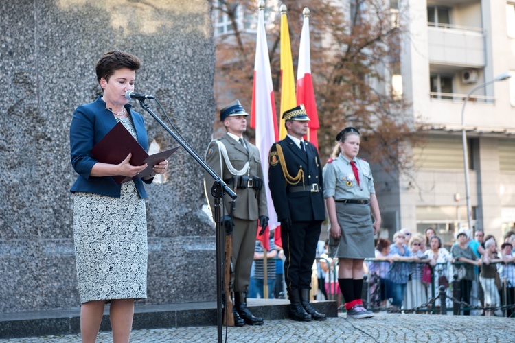 Pomnik Ofiar Rzezi Woli - uroczystości pod pomnikiem