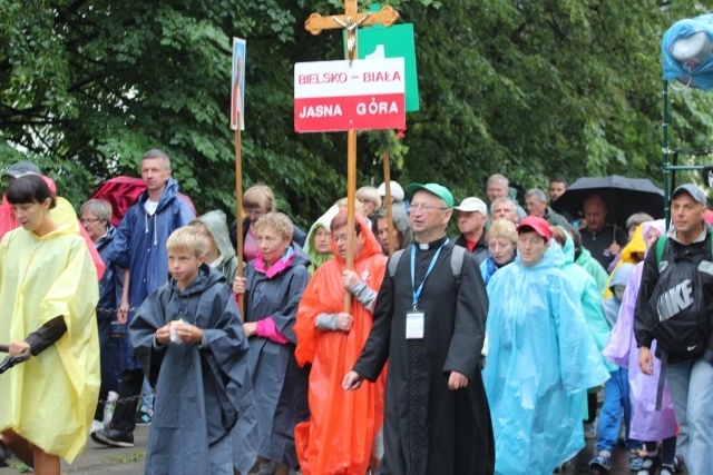 25. piesza pielgrzymka na Jasną Górę wyruszyła z Hałcnowa