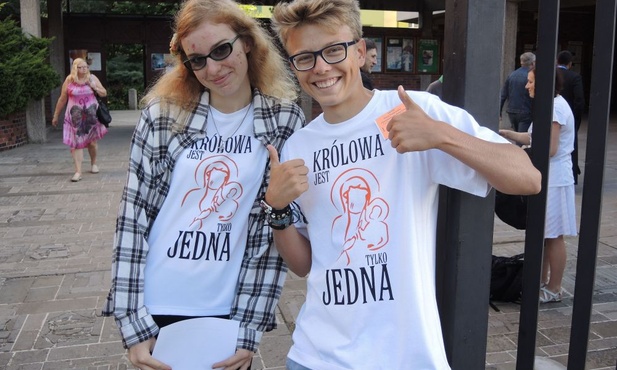 Do jedynej Królowej zmierzają oświęcimianie