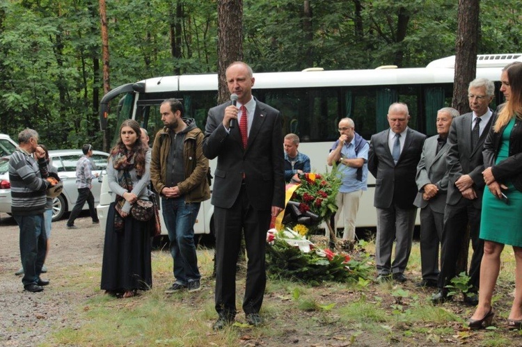 Odnowiony pomnik w Borzęcinie Dolnym