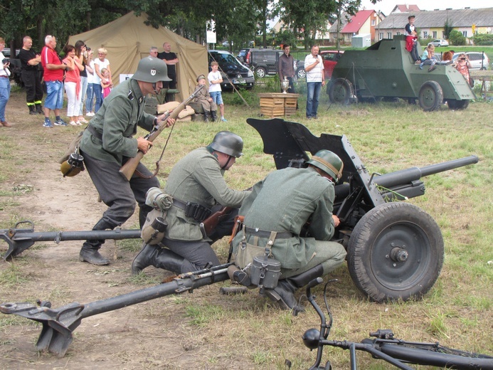 Piknik historyczny w Chojnowie