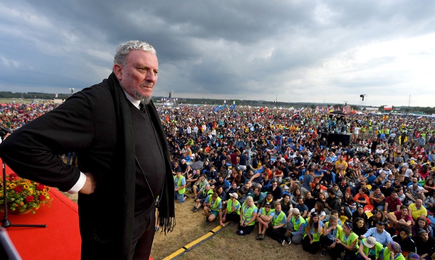 Nawet 200 tys. osób związanych z Drogą Neokatechumenalną uczestniczyło w spotkaniu powołaniowym  w Brzegach. Poprowadził je Kiko Argüello.