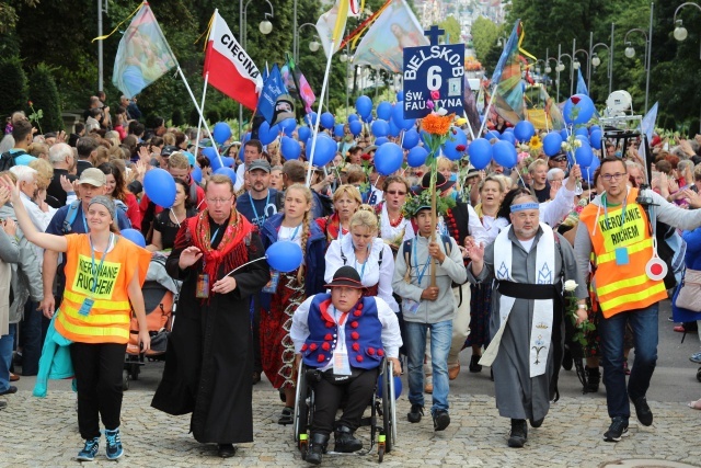 Powitanie 25. Pielgrzymki Diecezji Bielsko-Żywieckiej na Jasnej Górze - grupy hałcnowskie