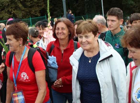 Powitanie 25. Pielgrzymki Diecezji Bielsko-Żywieckiej na Jasnej Górze - grupy hałcnowskie