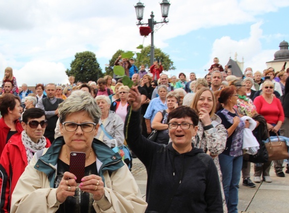 Powitanie 25. Pielgrzymki Diecezji Bielsko-Żywieckiej na Jasnej Górze - grupy hałcnowskie