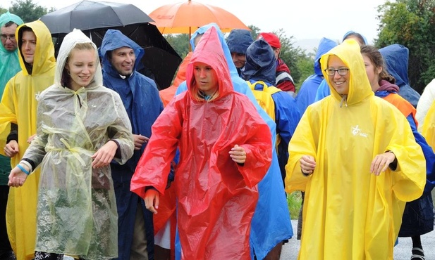 Kto nie może ustać spokojnie, od razu rusza do tańca i zabawy