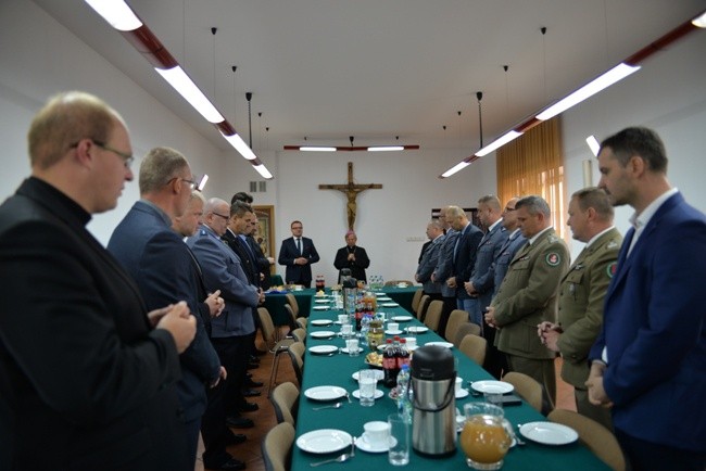 Za współpracę władzom miasta i wszystkim służbom dziękował bp Henryk Tomasik