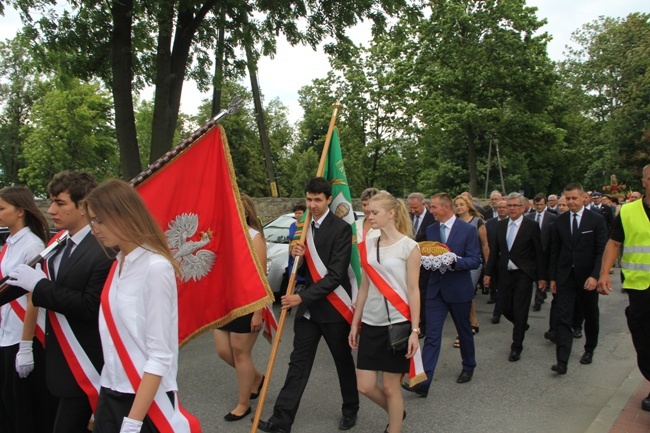 Z dożynkowymi wieńcami