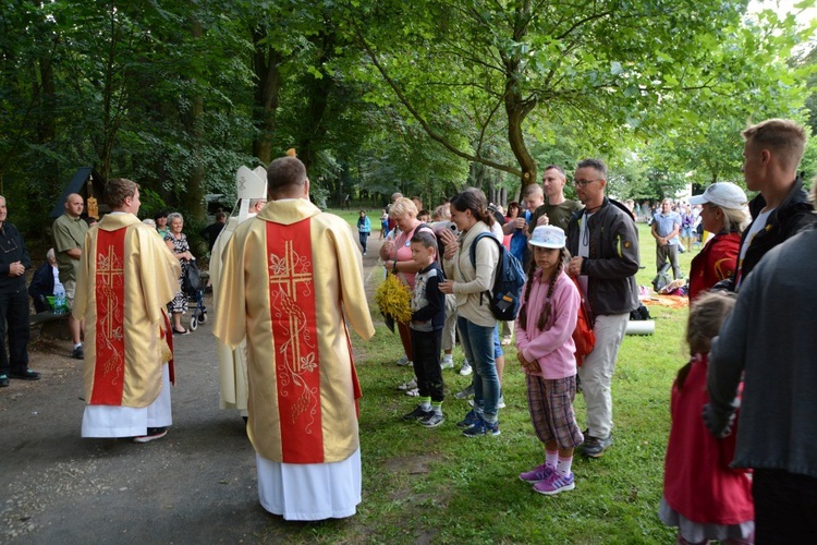 Pielgrzymkowa Eucharystia w Kamieniu Śl.