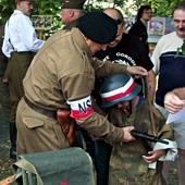 ▲	Wielką atrakcją organizowanych od kilku lat w Krzeszowie świąt kombatantów NSZ są grupy rekonstrukcyjne.