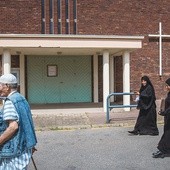 Duchowość nie znosi pustki.  W miejsce wycofanego chrześcijaństwa we Francji wchodzą pewni swojej wiary muzułmanie.