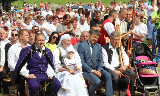 Wielu uczestników przybyło w strojach regionalnych