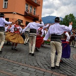 Folklor świata pod Giewontem - korowód przez miasto