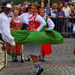 Folklor świata pod Giewontem - korowód przez miasto