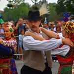 Folklor świata pod Giewontem - korowód przez miasto