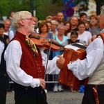 Folklor świata pod Giewontem - korowód przez miasto