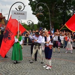 Folklor świata pod Giewontem - korowód przez miasto