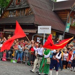 Folklor świata pod Giewontem - korowód przez miasto