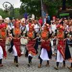 Folklor świata pod Giewontem - korowód przez miasto