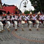 Folklor świata pod Giewontem - korowód przez miasto