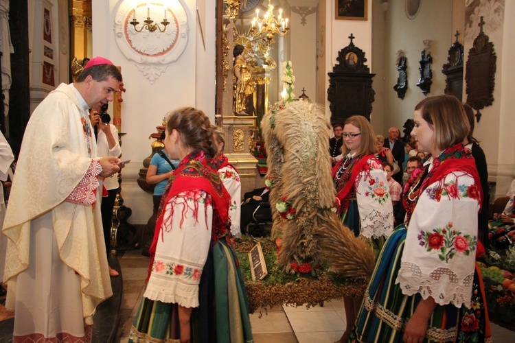 Dożynki w katedrze łowickiej