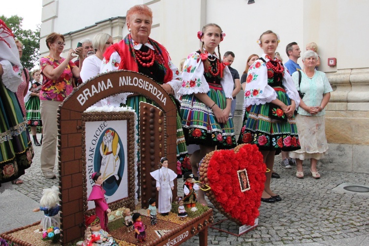 Dożynki w katedrze łowickiej