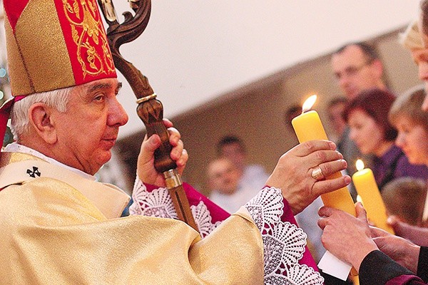 Abp Wojciech Ziemba zachęca kapłanów i wiernych naszej archidiecezji do stałej modlitwy o powołania, by serca powołanych rozpalały się miłością do Chrystusa.