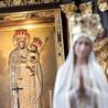 Szata Matki Bożej została skradziona 4 lata temu, ale pielgrzymi i dobrodzieje ufundowali Maryi nową suknię.
