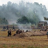 ▲	Na polach pod Sarnową Górą po raz kolejny usłyszano odgłosy bitwy.