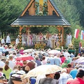 ▲	Na beskidzkiej polanie na Trzycatku trzy narody odkrywają więź, która je łączy.