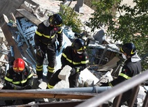 Włochy: trwa akcja ratunkowa po trzęsieniu ziemi