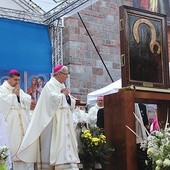 Ikona MB Częstochowskiej do diecezji łowickiej przybywa z diecezji płockiej.