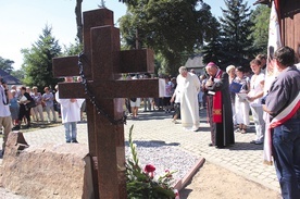 To miejsce pamięci powstało dzięki inicjatywie i wsparciu grona osób związanych z Akcją Katolicką.